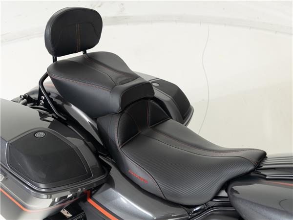 2018 Harley-Davidson FLHXSE CVO Street Glide