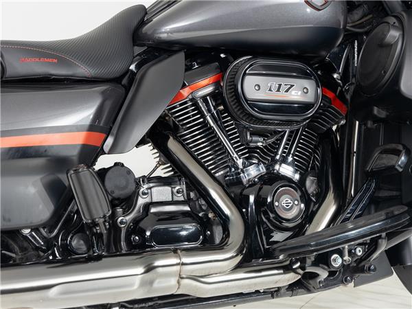 2018 Harley-Davidson FLHXSE CVO Street Glide