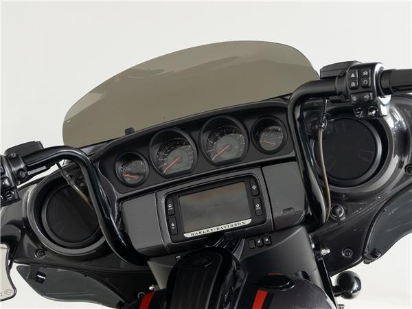 2018 Harley-Davidson FLHXSE CVO Street Glide