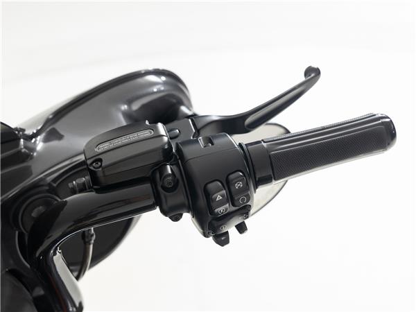 2018 Harley-Davidson FLHXSE CVO Street Glide