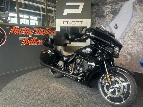 New Harley-Davidson FLHXU STREET GLIDE ULTRA Black Trim - Vivid Black