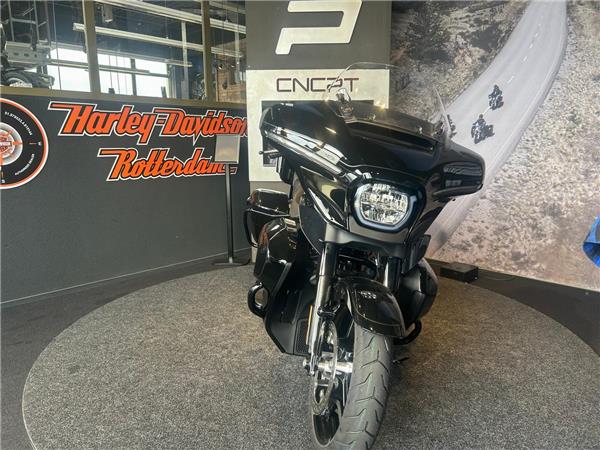 New Harley-Davidson FLHXU STREET GLIDE ULTRA Black Trim - Vivid Black