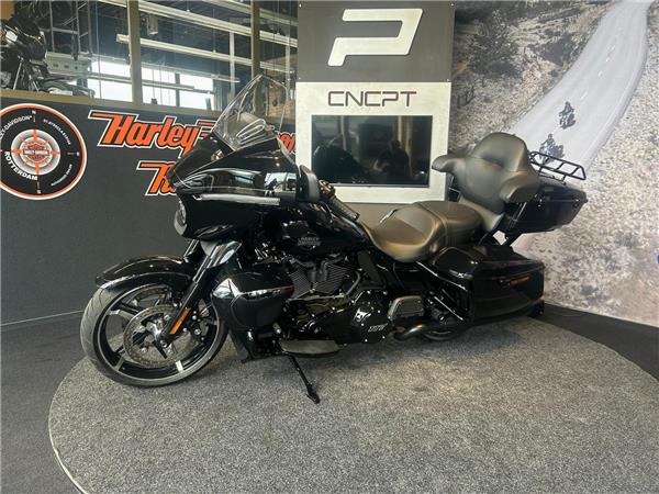 New Harley-Davidson FLHXU STREET GLIDE ULTRA Black Trim - Vivid Black