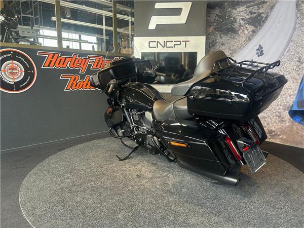 New Harley-Davidson FLHXU STREET GLIDE ULTRA Black Trim - Vivid Black