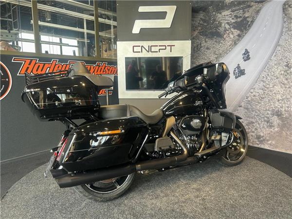 New Harley-Davidson FLHXU STREET GLIDE ULTRA Black Trim - Vivid Black
