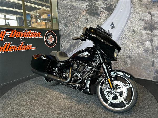 New Harley-Davidson FLHX STREET GLIDE Black Trim - Vivid Black