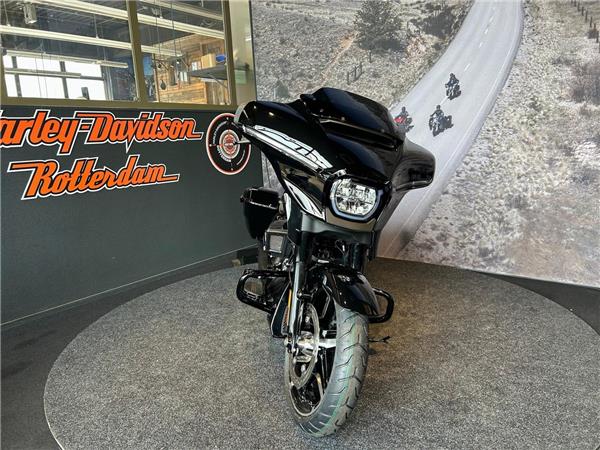 New Harley-Davidson FLHX STREET GLIDE Black Trim - Vivid Black