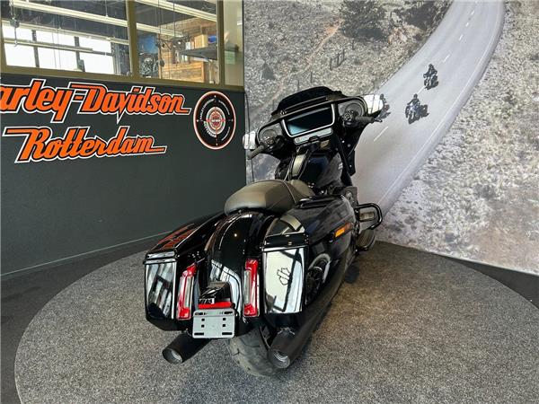 New Harley-Davidson FLHX STREET GLIDE Black Trim - Vivid Black