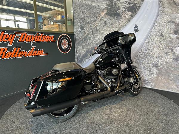 New Harley-Davidson FLHX STREET GLIDE Black Trim - Vivid Black