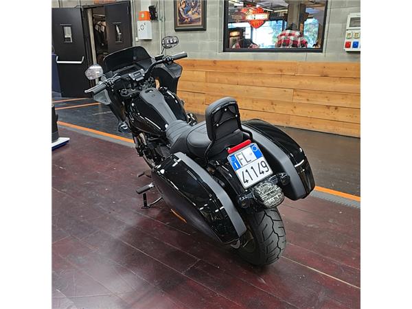 Harley-Davidson Softail-Cruiser LOW RIDER ST 117 contovendita