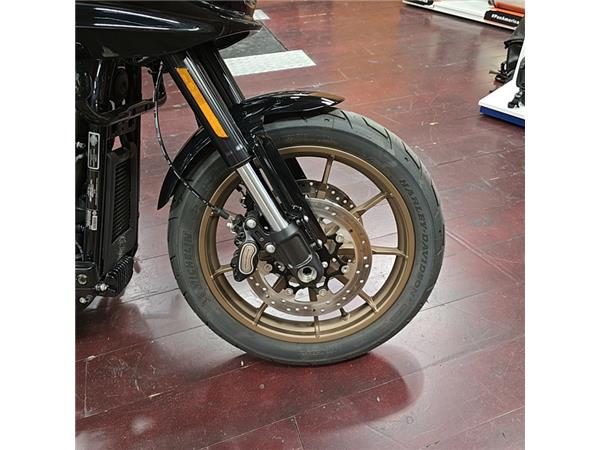Harley-Davidson Softail-Cruiser LOW RIDER ST 117 contovendita