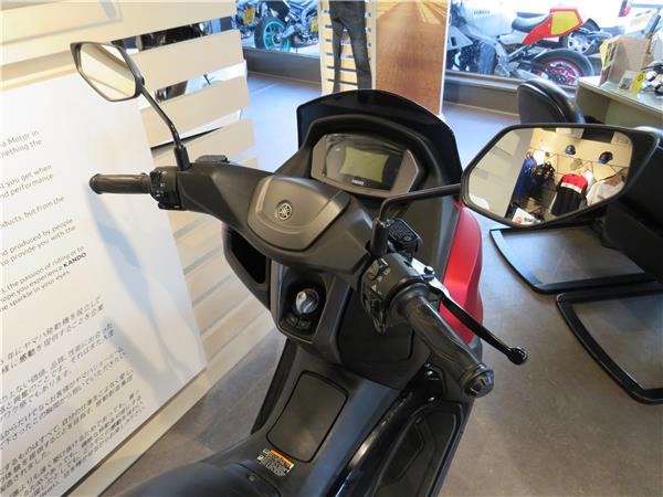 YAMAHA  N-MAX 125