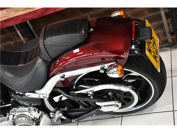 2015 HARLEY-DAVIDSON SOFTAIL FXSB BREAKOUT