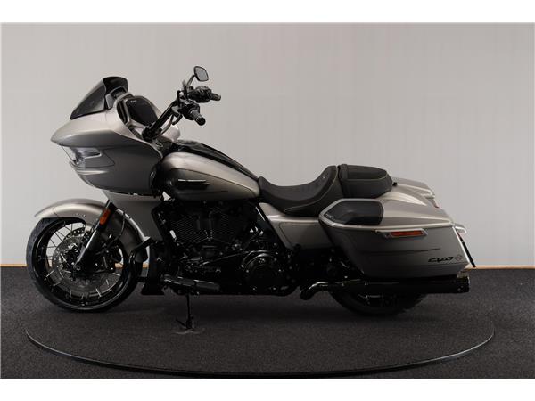New Harley-Davidson FLTRXSE CVO Road Glide Custom Color Platinum
