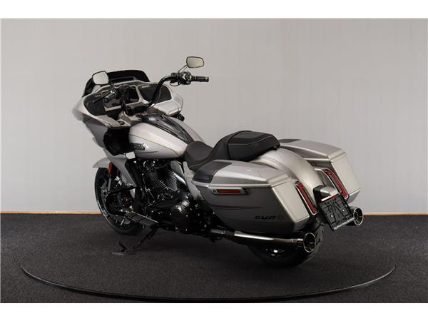 New Harley-Davidson FLTRXSE CVO Road Glide Custom Color Platinum