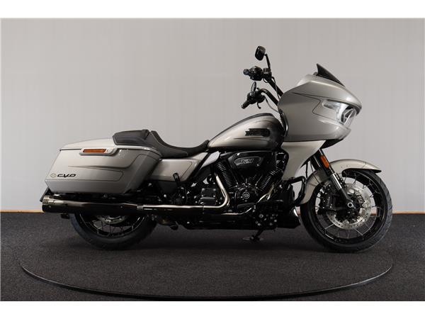 New Harley-Davidson FLTRXSE CVO Road Glide Custom Color Platinum