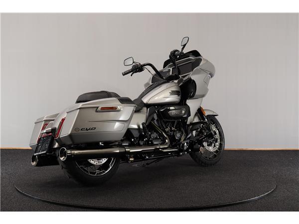 New Harley-Davidson FLTRXSE CVO Road Glide Custom Color Platinum