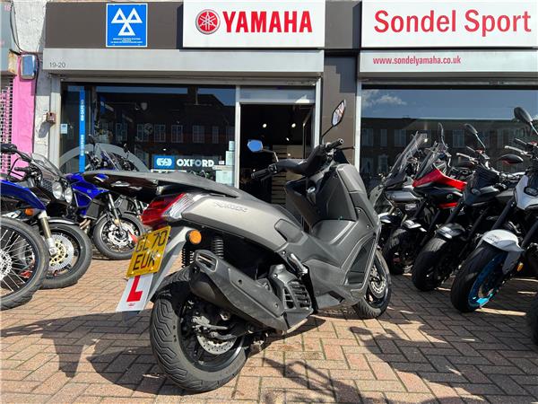YAMAHA NMAX 125