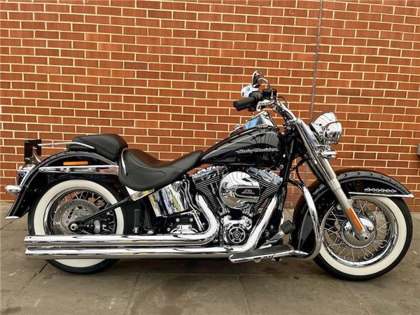 2017 HARLEY-DAVIDSON SOFTAIL FLSTN DELUXE