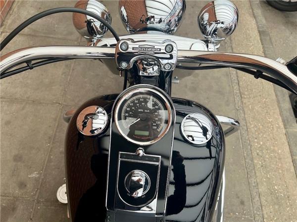 2017 HARLEY-DAVIDSON SOFTAIL FLSTN DELUXE