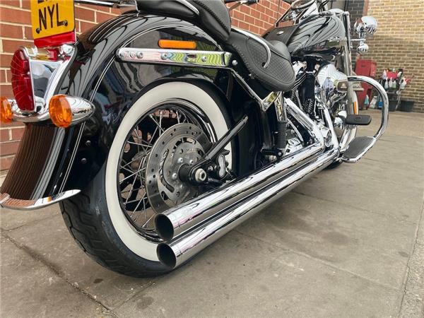 2017 HARLEY-DAVIDSON SOFTAIL FLSTN DELUXE