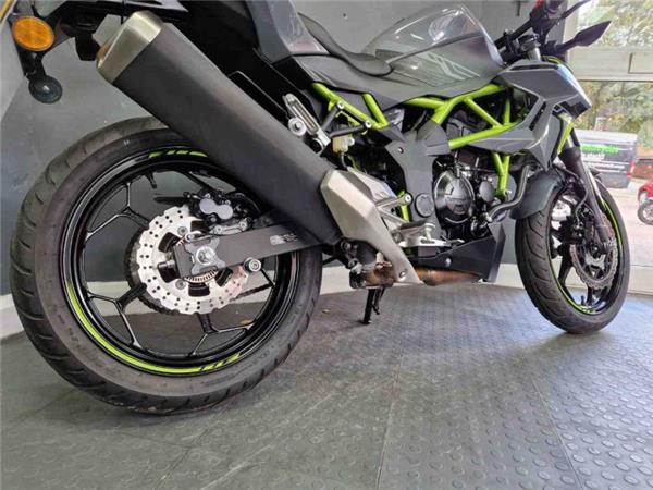 2024 Kawasaki Z125 GREY