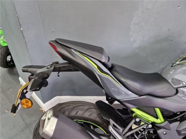 2024 Kawasaki Z125 GREY