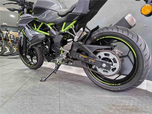 2024 Kawasaki Z125 GREY