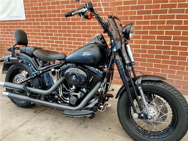2011 HARLEY-DAVIDSON SOFTAIL FLSTSB CROSS BONES