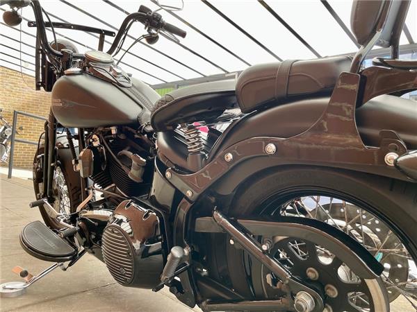 2011 HARLEY-DAVIDSON SOFTAIL FLSTSB CROSS BONES