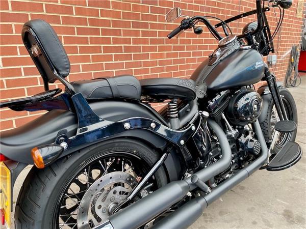 2011 HARLEY-DAVIDSON SOFTAIL FLSTSB CROSS BONES