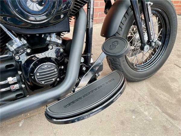 2011 HARLEY-DAVIDSON SOFTAIL FLSTSB CROSS BONES