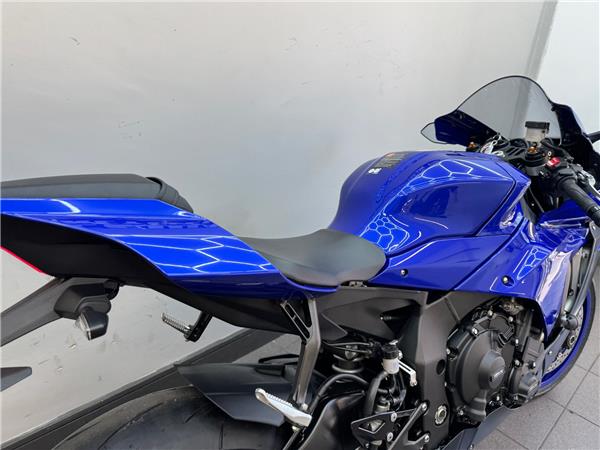 2025 YAMAHA YZF-R1