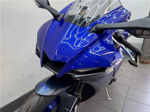 2025 YAMAHA YZF-R1
