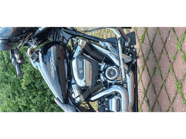 FLHXS STREET GLIDE SPECIAL 