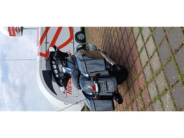 FLHXS STREET GLIDE SPECIAL 