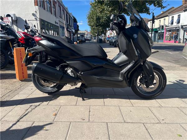 2024 Yamaha XMAX 300