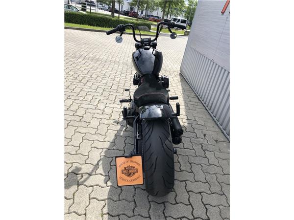 FXST Softail Standard Black 