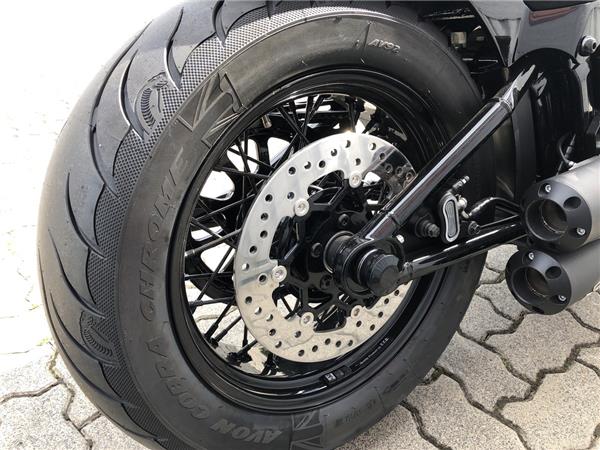 FXST Softail Standard Black 