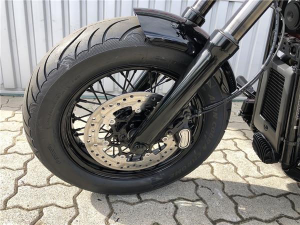 FXST Softail Standard Black 