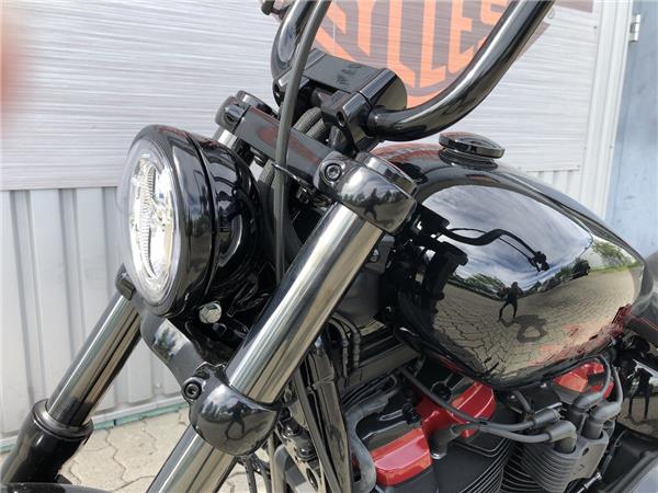 FXST Softail Standard Black 