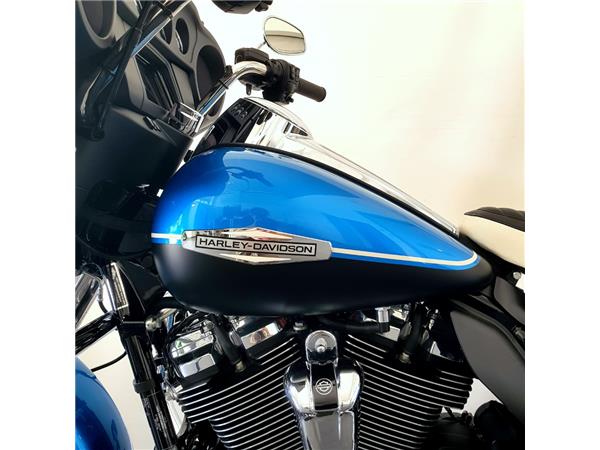 HARLEY-DAVIDSON ELECTRA GLIDE REVIVAL