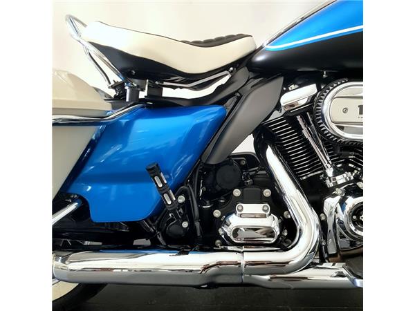 HARLEY-DAVIDSON ELECTRA GLIDE REVIVAL