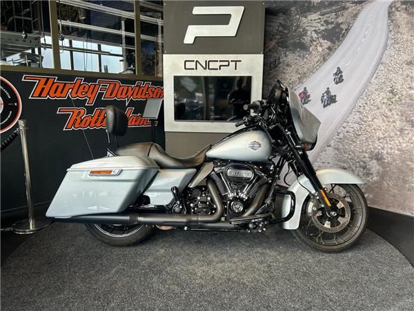 New Harley-Davidson FLHXS STREET GLIDE SPECIAL Solid Colour Blacked Out