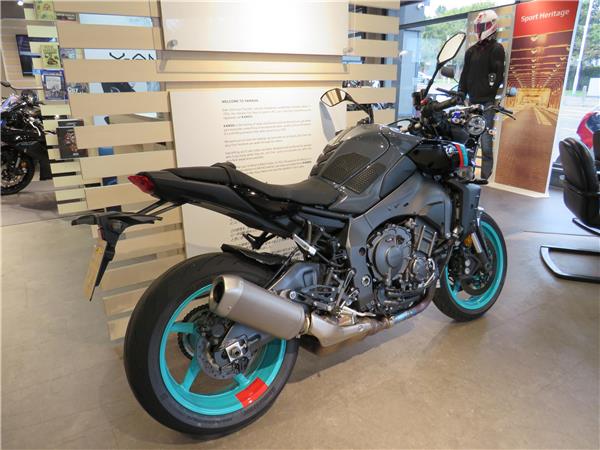 YAMAHA MT-10