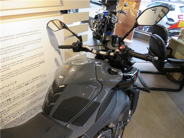 YAMAHA MT-10