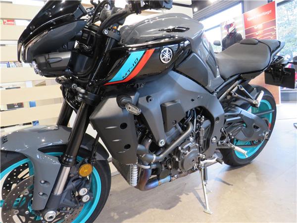 YAMAHA MT-10