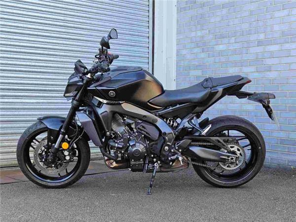 2025 Yamaha MT-09 Y-AMT (MTN890-S) Black