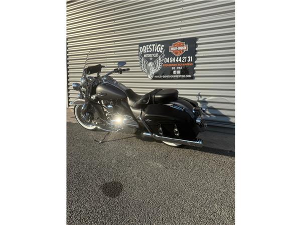 2016 HARLEY-DAVIDSON ROAD KING