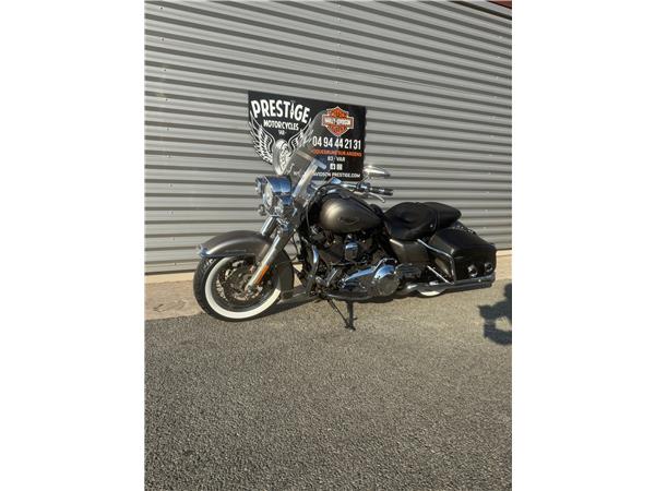 2016 HARLEY-DAVIDSON ROAD KING